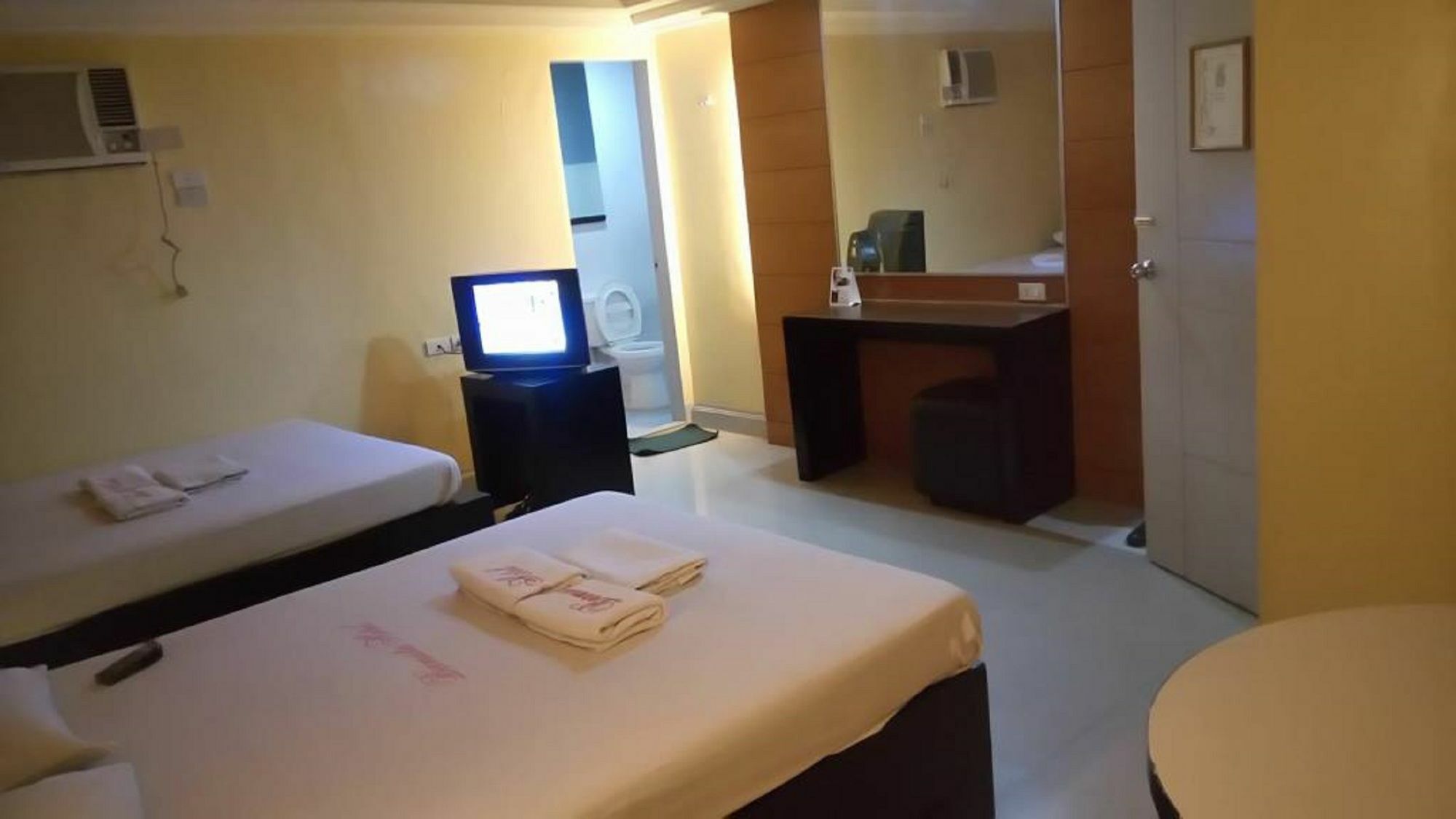 Bermuda Hotel Mandaluyong Exterior photo