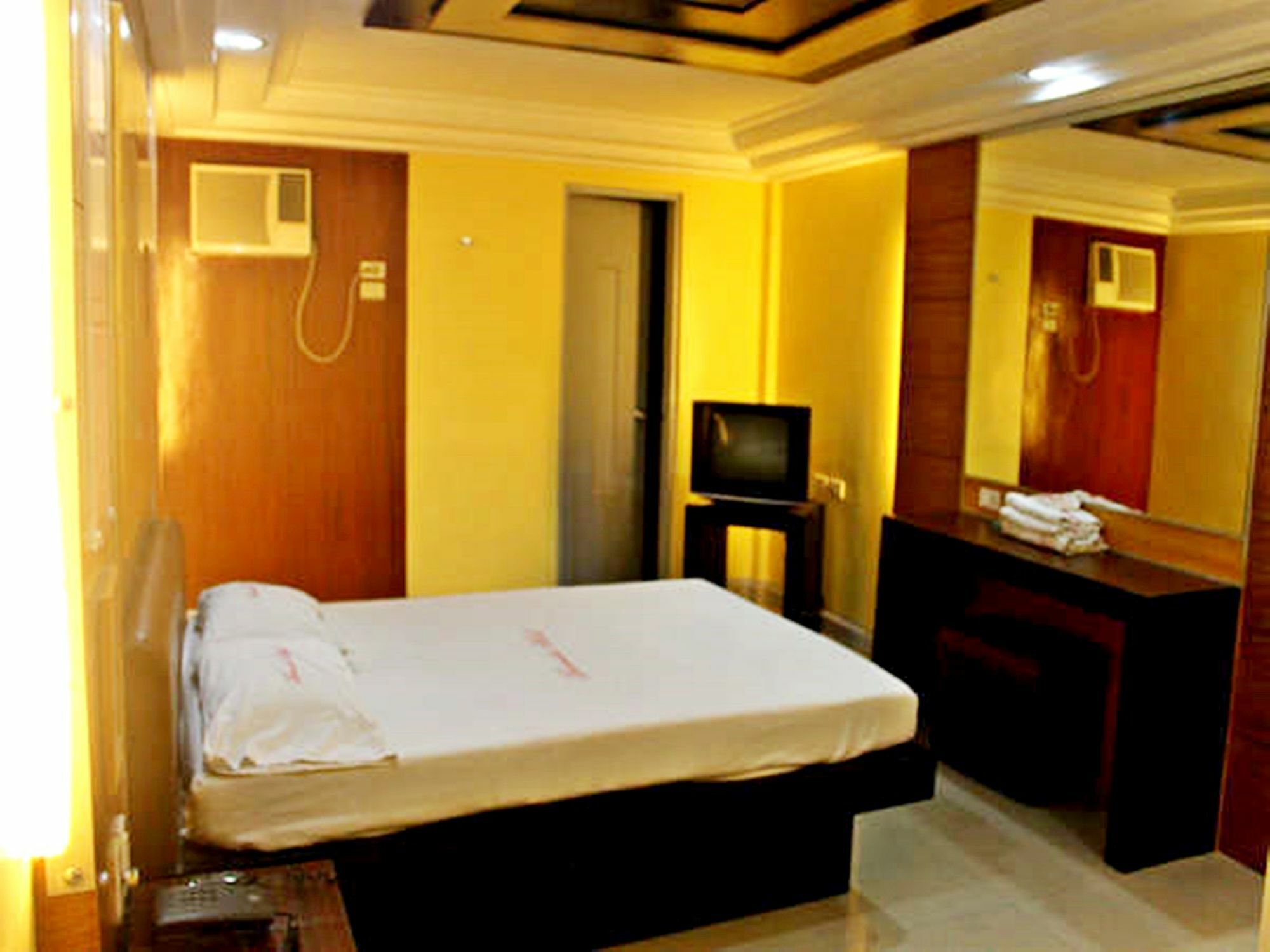Bermuda Hotel Mandaluyong Exterior photo