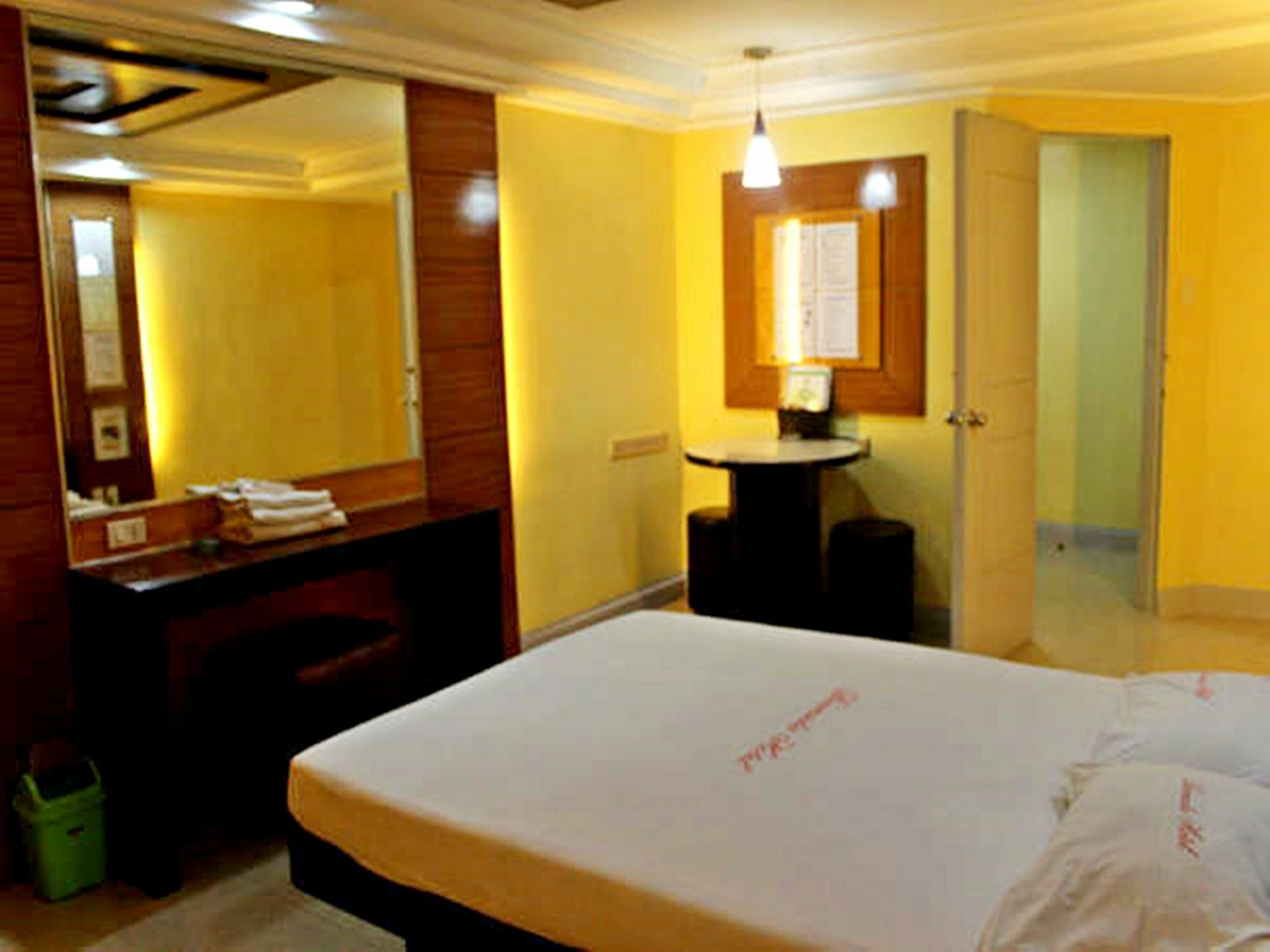 Bermuda Hotel Mandaluyong Exterior photo